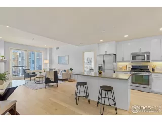 Photo #1: 1029889 Listing