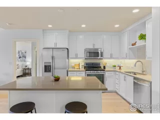 Photo #2: 1029889 Listing