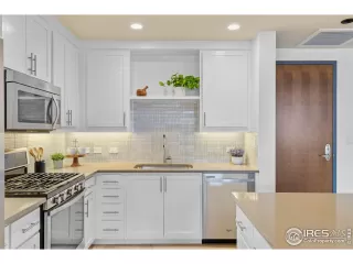 Photo #4: 1029889 Listing