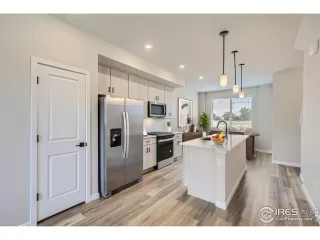 Photo #4: 1029929 Listing