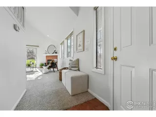 Photo #4: 1029965 Listing