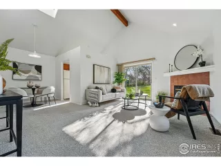 Photo #5: 1029965 Listing