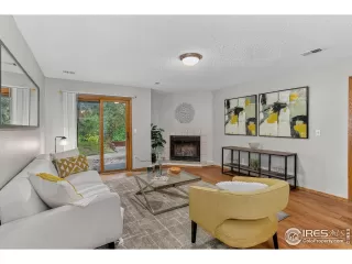 Photo #4: 1029982 Listing