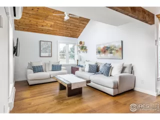 Photo #4: 1029997 Listing