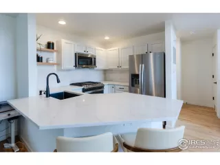 Photo #6: 1030128 Listing