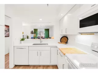 Photo #5: 1030158 Listing