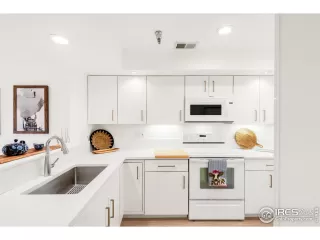 Photo #6: 1030158 Listing