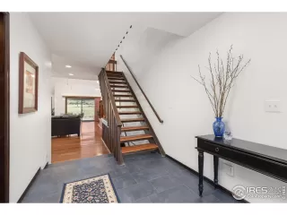 Photo #6: 1030233 Listing