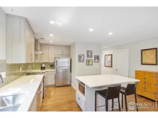 Photo #2: 1030252 Listing