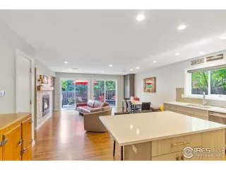 Photo #3: 1030252 Listing