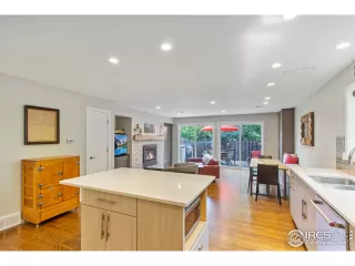 Photo #4: 1030252 Listing