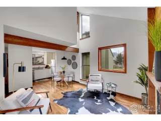 Photo #5: 1030327 Listing