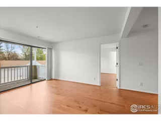 Photo #6: 1030393 Listing