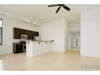 Photo #5: 1030404 Listing