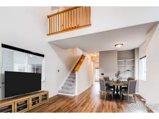 Photo #2: 1030431 Listing