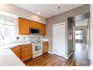 Photo #5: 1030431 Listing