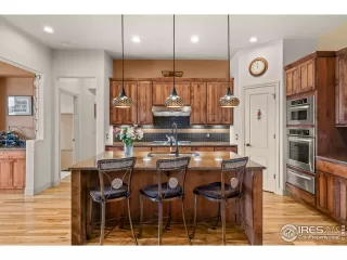 Photo #6: 1030481 Listing