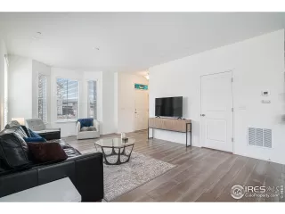 Photo #4: 1030724 Listing