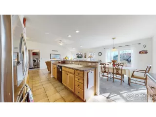 Photo #4: 1030748 Listing