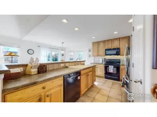 Photo #5: 1030748 Listing