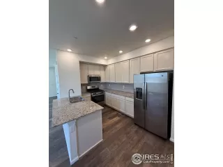 Photo #6: 1030837 Listing