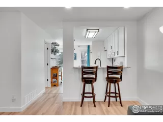 Photo #5: 1030860 Listing