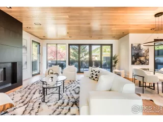 Photo #5: 1030981 Listing