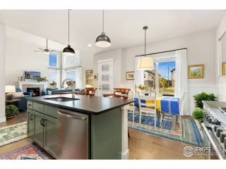 Photo #5: 1031094 Listing