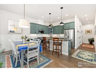 Photo #6: 1031094 Listing