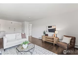 Photo #5: 1031098 Listing