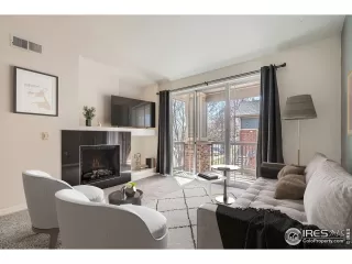 Photo #4: 1031147 Listing