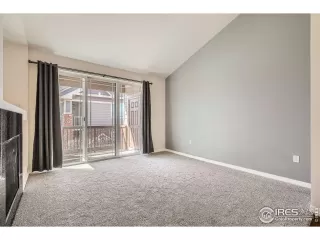 Photo #5: 1031147 Listing