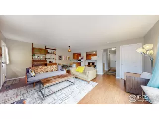 Photo #4: 1031203 Listing