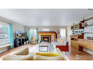 Photo #5: 1031203 Listing