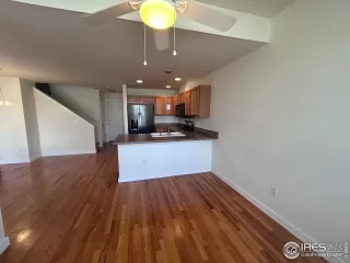 Photo #5: 1031209 Listing