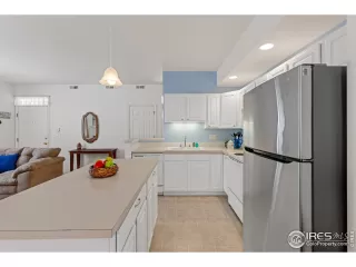 Photo #6: 1031218 Listing