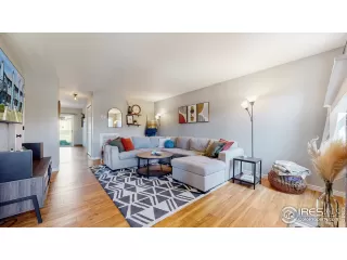 Photo #3: 1031318 Listing