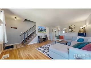 Photo #4: 1031318 Listing