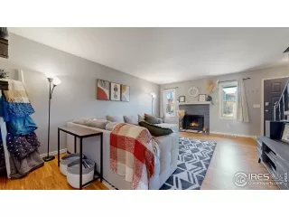 Photo #5: 1031318 Listing