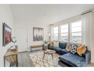 Photo #3: 1031421 Listing