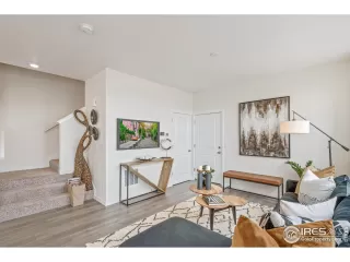 Photo #4: 1031421 Listing