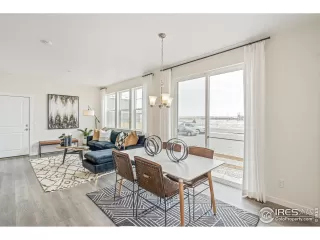 Photo #6: 1031421 Listing