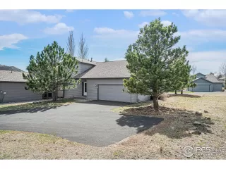 Photo #2: 1031437 Listing