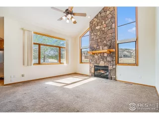 Photo #4: 1031437 Listing