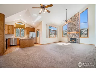 Photo #5: 1031437 Listing