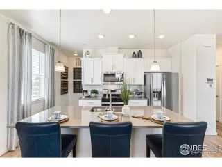 Photo #4: 1031441 Listing