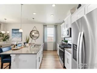 Photo #6: 1031441 Listing