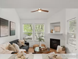 Photo #5: 1031477 Listing