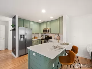 Photo #6: 1031477 Listing