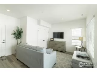 Photo #3: 1031505 Listing